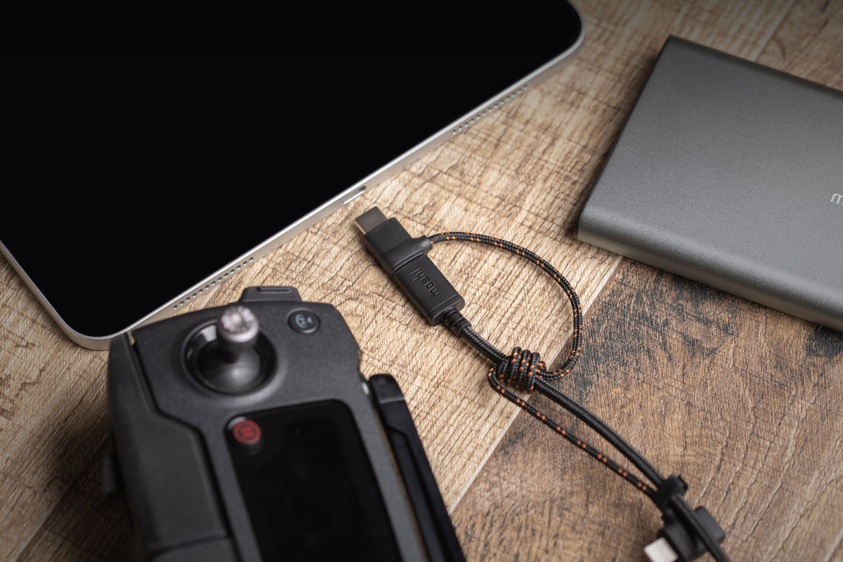 Supports power up to 3 A and USB 2.0 data transfer speeds up to 480 Mbps.