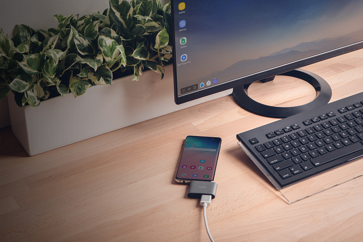 Schließen Sie den Adapter am USB-C-Port Ihres Mobiltelefons an und streamen Sie mühelos Inhalte zu jedem HDMI-Anzeigegerät.(Unterstützt Samsungs DeX-Modus und Huaweis PC-Modus.)