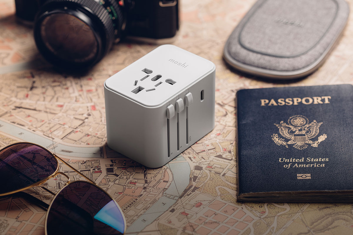 USB-C&USB-Aポート付ワールドトラベルアダプターならどの大陸に旅行しても充電するのに困りません。
