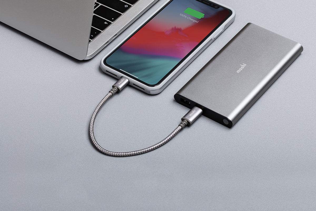 Prise en charge de la norme USB PD (alimentation électrique) jusqu’à 30 W. Prend en charge les vitesses de transfert de données USB.