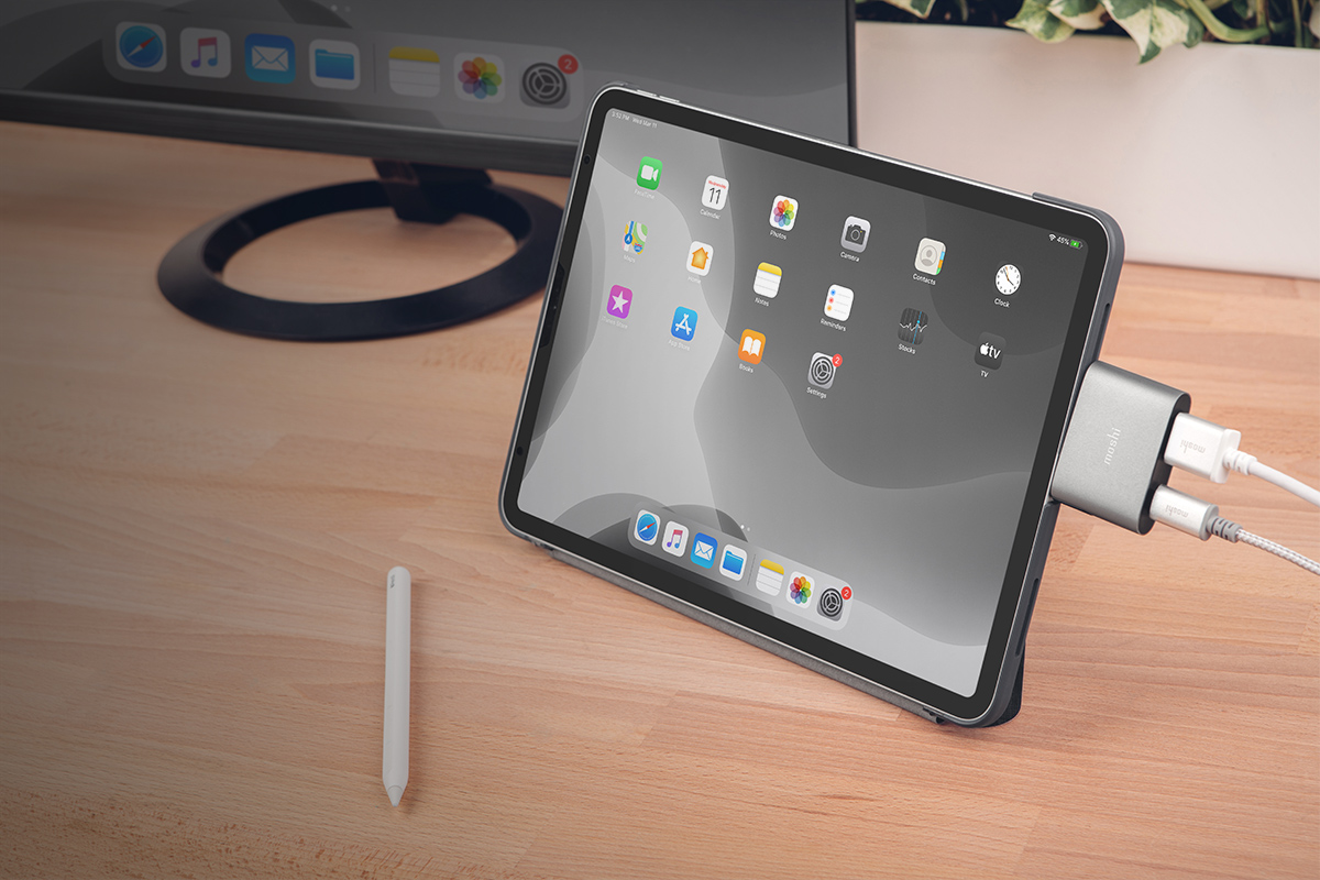 Fügen Sie mühelos ein externes Anzeigegerät Ihrer iPad Pro- oder Microsoft Surface-Desktopinstallation hinzu.
