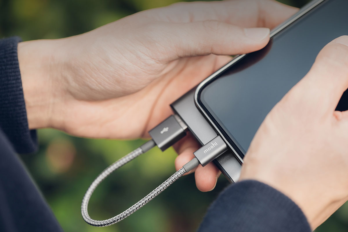 Unterstützt bis zu 12 W (5 V/2,4 A) Stromversorgung für iOS-Geräte.Unterstützt USB 2.0-Datenübertragungsrate bis zu 480 Mbit/s.