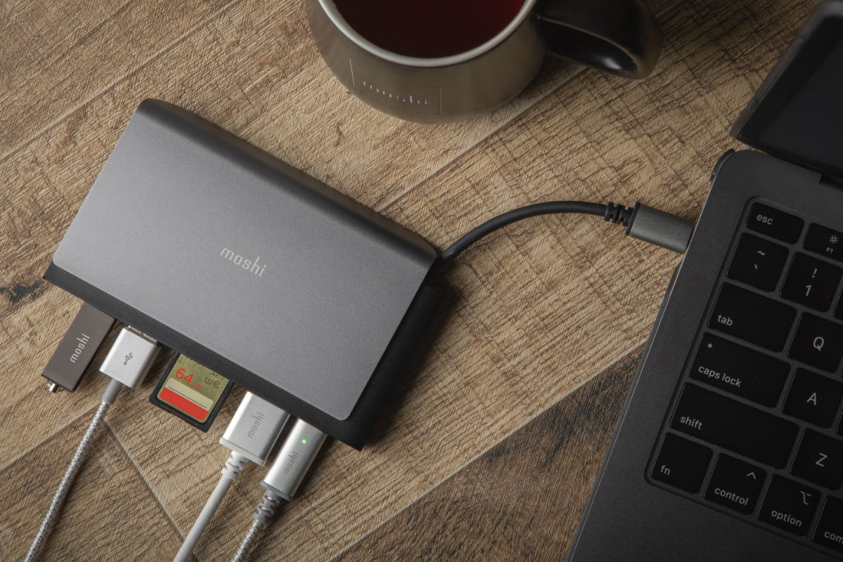 Symbus Mini has the power to help you tackle any task, anywhere. Providing up to 70 W of pass-through power, Symbus Mini ensures there's enough throughput for laptop power and fast battery charging even while undertaking the most intensive tasks such as image editing, video rendering, or gaming. Not only does this mean less time to get a full charge, but also you're less likely to see power-hungry applications eat into your battery reserves due to insufficient power adapter throughput.