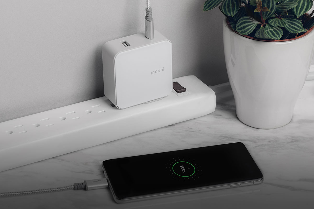Android 用戶為裝置快速充電的理想選擇,透過 QC 3.0 晶片使用 Integra USB-C to USB-C 充電線。