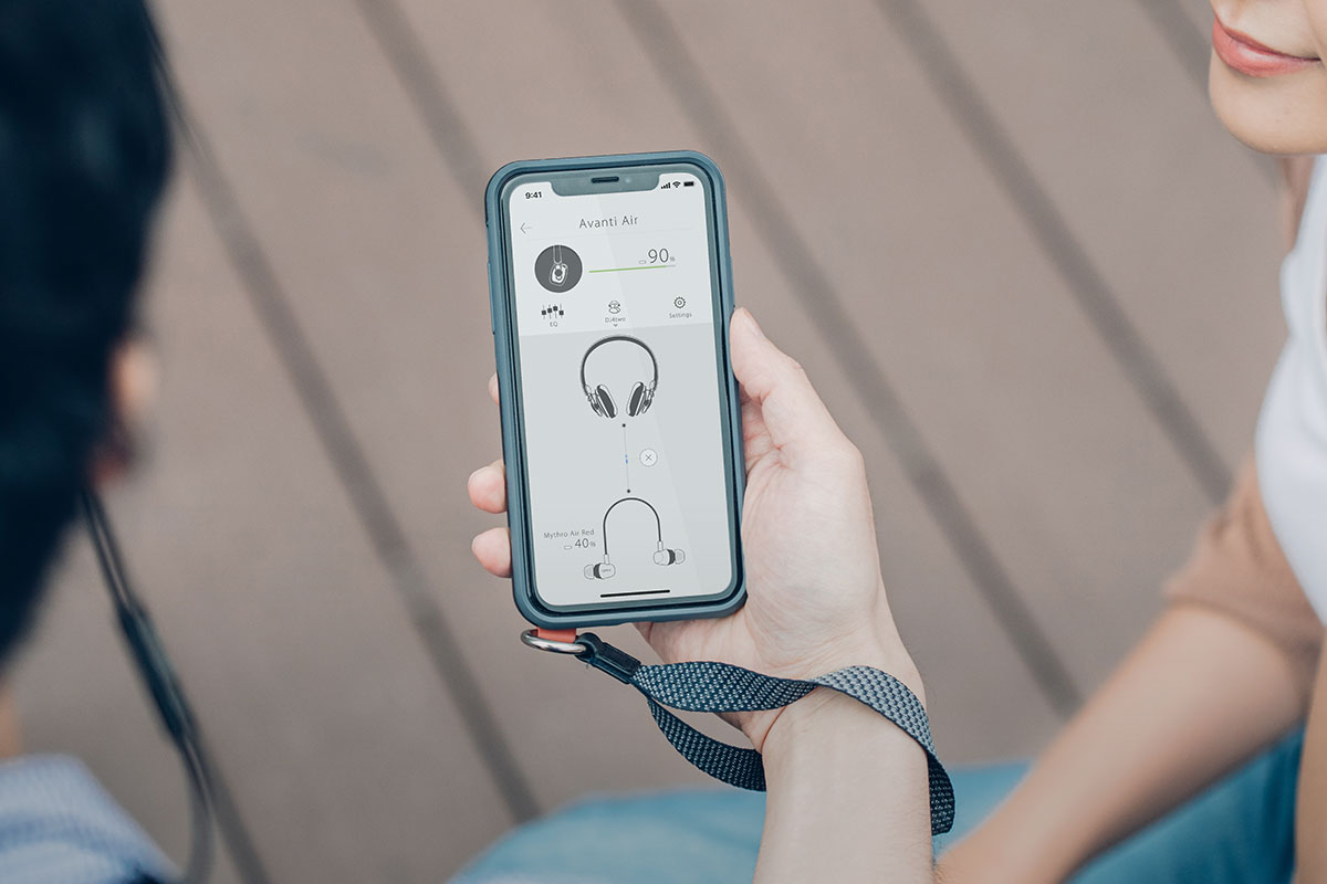 Discrete control buttons on the earcups allow you to play/pause, skip tracks, turn volume up/down, and answer/end calls without taking your phone or tablet out of your pocket. A built-in microphone with Clear Voice technology handles calls with ease and supports voice activation of virtual assistants such as the Google Assistant and Siri.