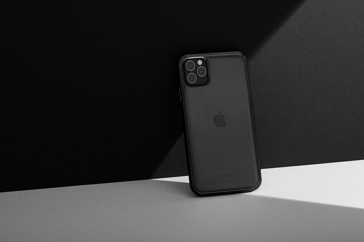 透明的后盖设计呈现您手机卓然天成的外观,同时展现出 Apple 标识。