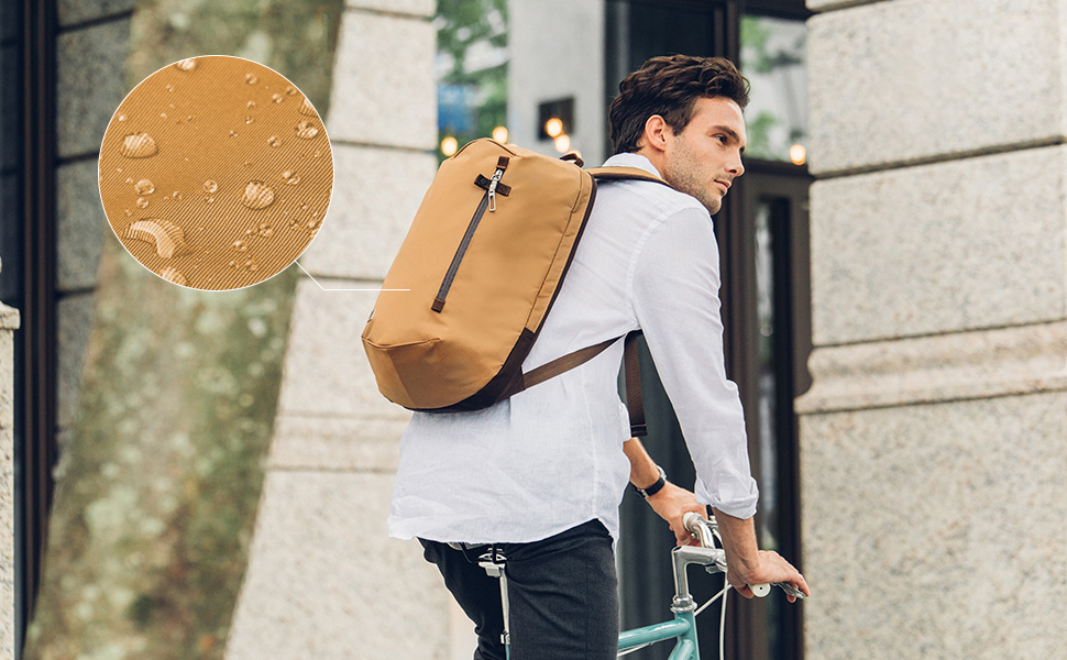 Funcional y ultraligera, Hexa es más que una mochila Una mochila para todos los días Hexa es resistente al agua y durable gracias a su tejido exterior de nailon de alta densidad revestido a 200D.