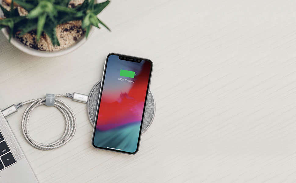 Charge up to 10 W using a high-output (9V) QC charger like Moshi’s Rewind C. (High-output charger sold separately.)