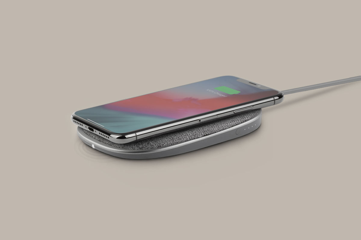 Consultez l’état de charge de votre téléphone en un coup d'œil grâce au voyant intelligent de Porto Q 5K.Pulsation lente du voyant LED lorsque votre appareil est en charge.