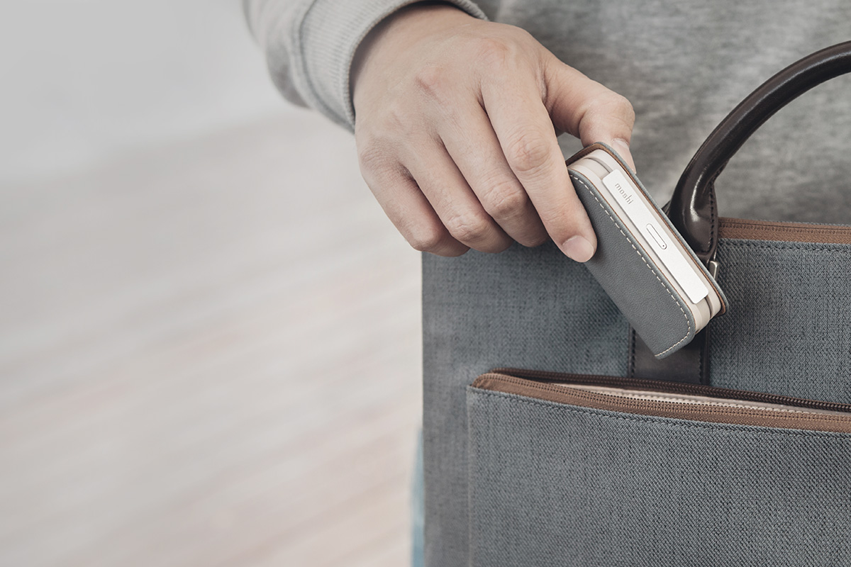 Made from stylish vegan leather, this 5000 mAh battery comfortably fits into your pocket or bag for convenient carrying.