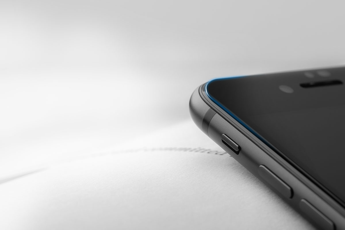Bords et découpes arrondis pour s'adapter parfaitement à l'écran de votre iPhone.