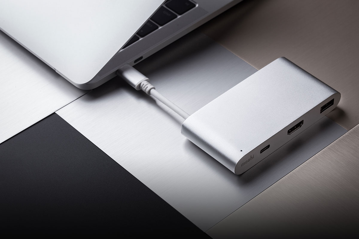 Schließen Sie einen externen HDMI-Monitor und USB-Peripheriegeräte an und laden Sie Ihren Laptop gleichzeitig auf.