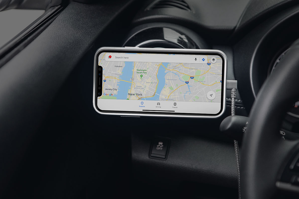 Summum de la commodité en matière de chargement, le connecteur se trouve à 90 degrés pour que le câble soit guidé hors de votre passage.