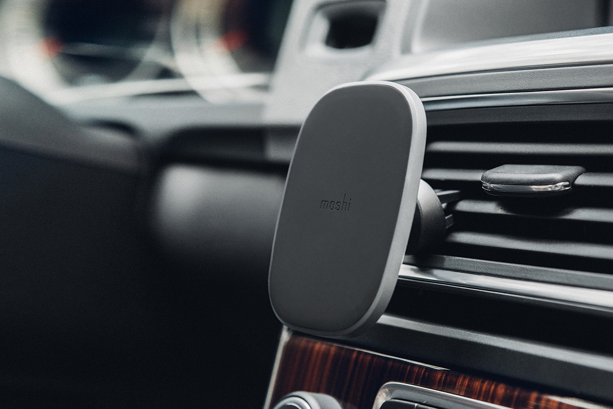 Conéctalo fácilmente a cualquier rejilla de ventilación disponible para ver el teléfono fácilmente y ponerlo en otros coches.