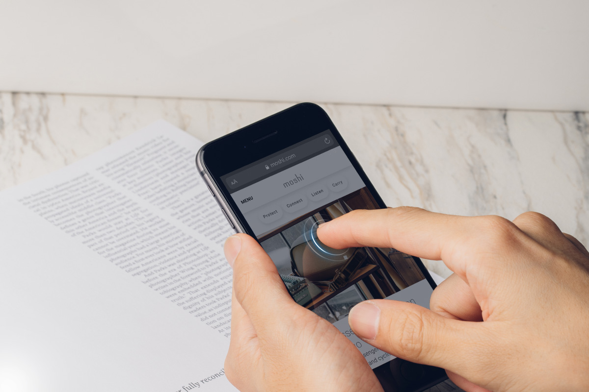 Oleophobic surface helps to reduce fingerprints and smudges.