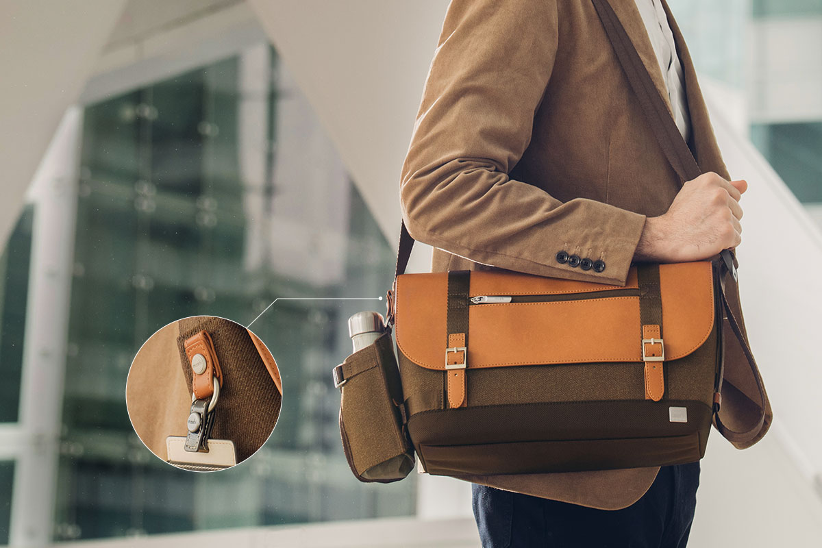 Une boucle latérale vous permet d'accrocher votre porte-bouteille, un badge d’accès, ou un porte-clés.
