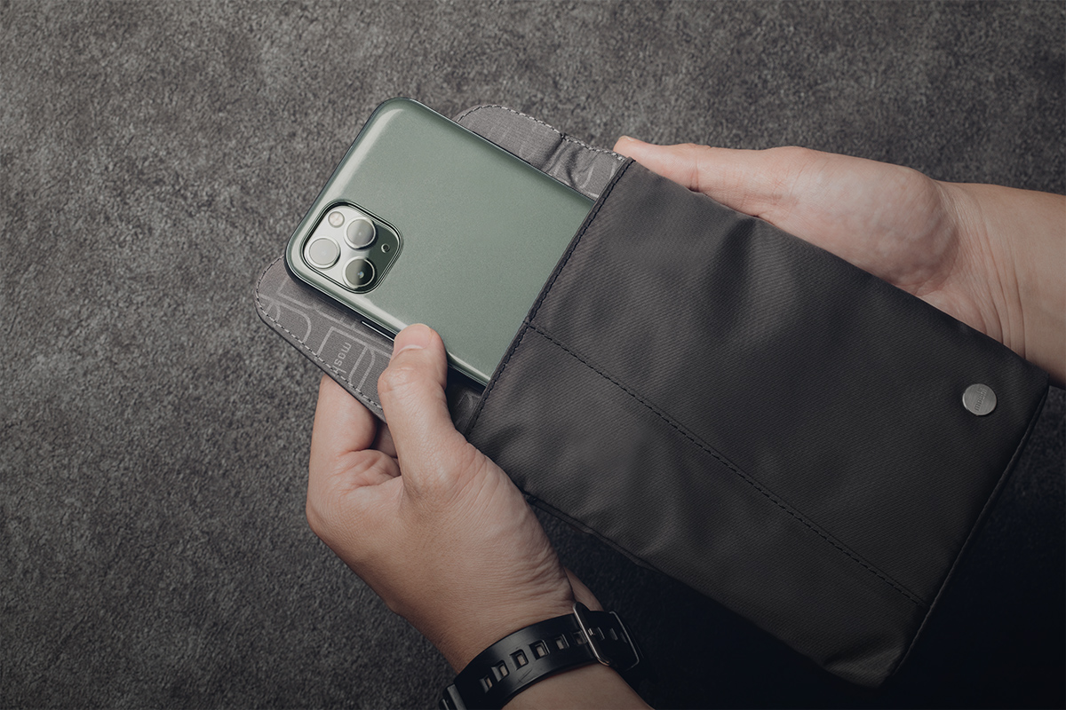 En gardant votre téléphone, portefeuille et tout autre objet personnel à proximité, Aro vous permet facilement d'emporter avec vous tout ce dont vous avez besoin.