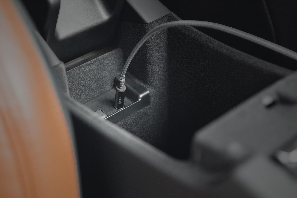 Reproduce música directamente desde tu iPhone en el equipo de sonido de tu auto.