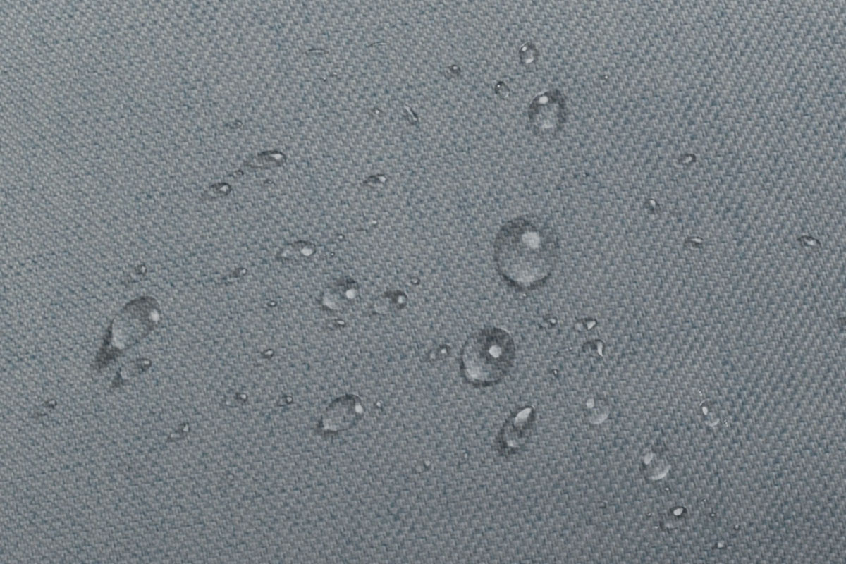 Tissus ultra-légers, imperméables avec une garniture élégante.