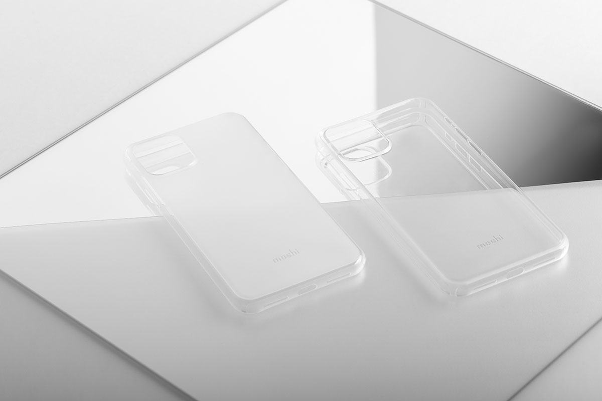 SuperSkin 裸感超薄保护外壳有晶透、滢雾两种款式。