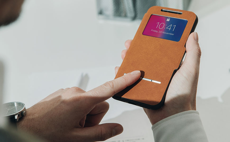 Répondez/rejetez les appels, effectuez des paiements électroniques, utilisez la reconnaissance faciale et vérifiez la date et l’heure sur la protection avant