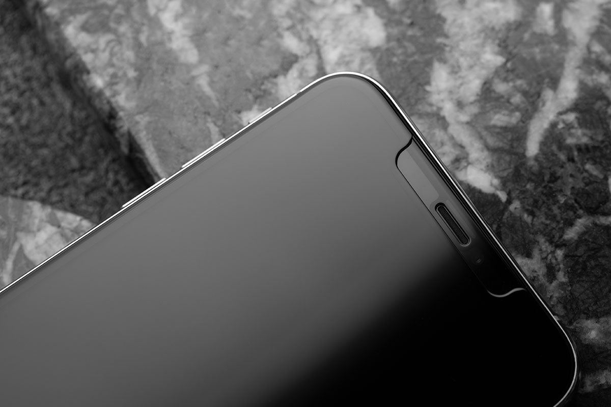 S'adapte parfaitement à l'écran courbé de votre téléphone pour une protection complète, bord à bord.