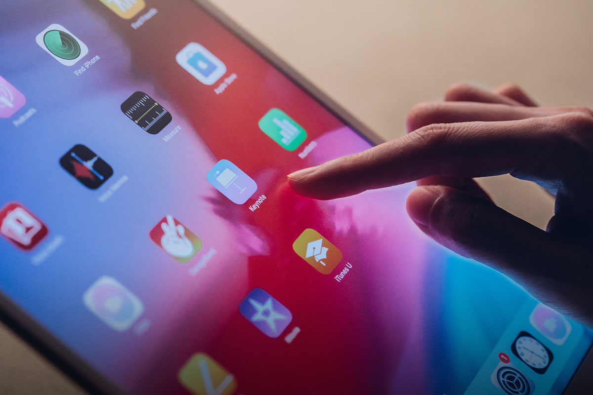 iVisor bietet unsere EZ-Glide™-Behandlung für verbesserte Manövrierfähigkeit und Apple Pencil-Leistung auf dem Touchscreen.