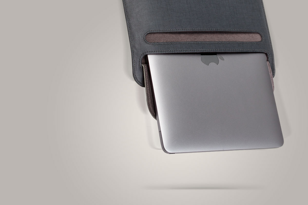 La apertura SlipGrip™ evita que tu ordenador se salga accidentalmente de la funda.