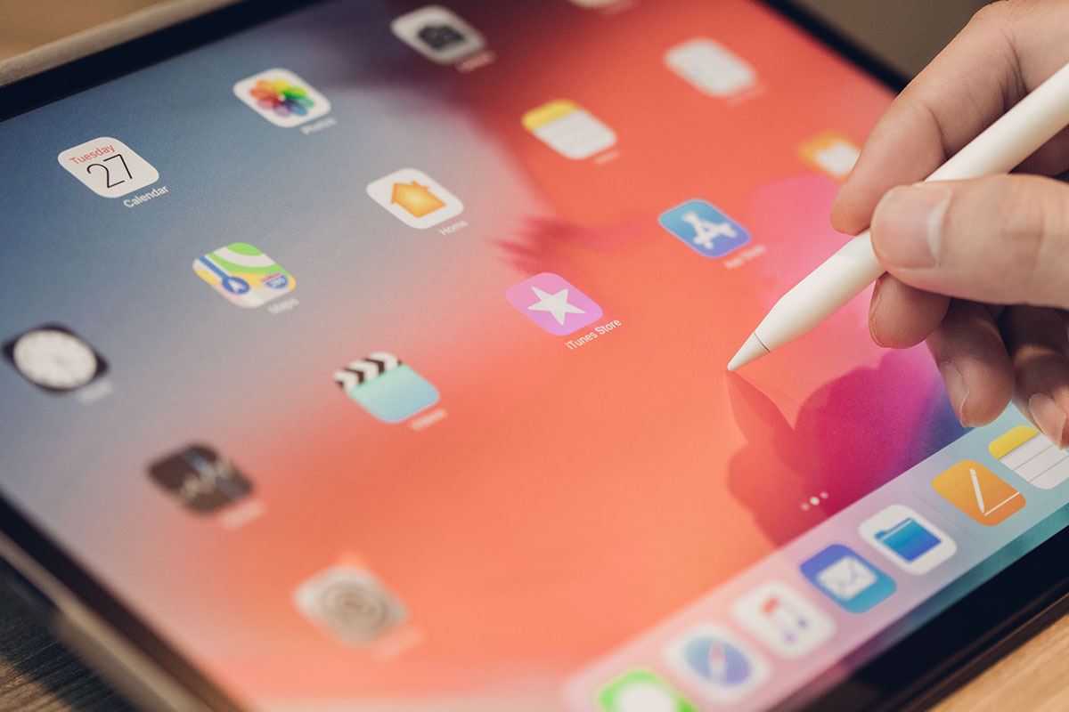 iVisor bietet unsere EZ-Glide™-Behandlung für verbesserte Manövrierfähigkeit und Apple Pencil-Leistung auf dem Touchscreen.