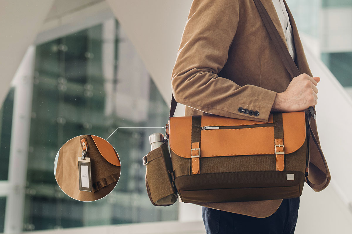Befestigen Sie den Halter an Ihrer Carta Messenger Bag.