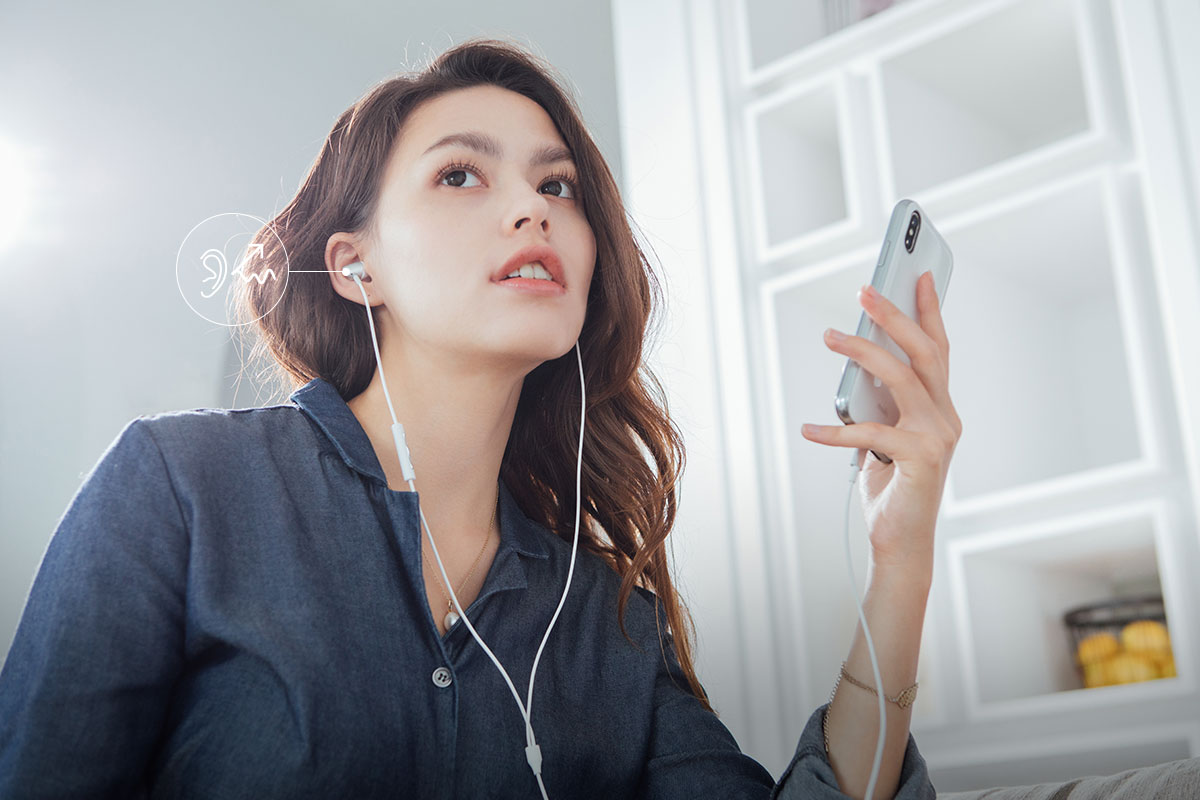Los auriculares moldeados de inyección híbrida ofrecen comodidad y un excelente aislamiento del ruido.