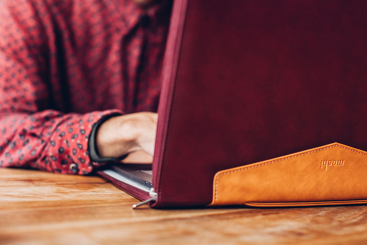 使用しながらMacBookをしっかり保護。