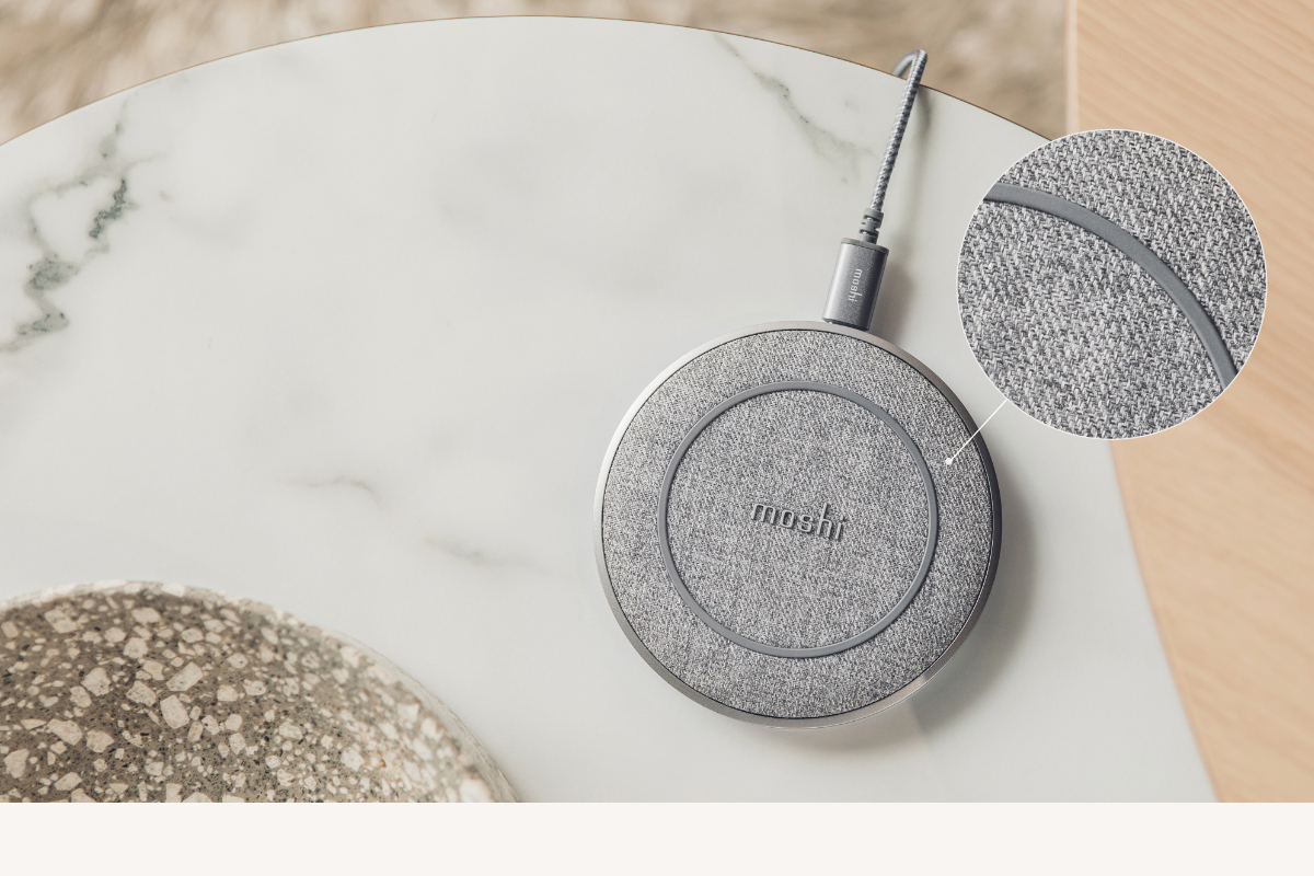 Das schlanke Materialfinish von Otto Q passt zu jedem Schreibtisch oder Raum und schützt Ihr Smartphone, während es von einem Silikonring und -boden sicher an seinem Platz gehalten wird.