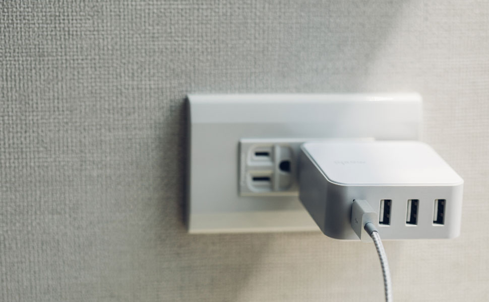 4 USB Type-A ports with a maximum output of 35 W/7 A.