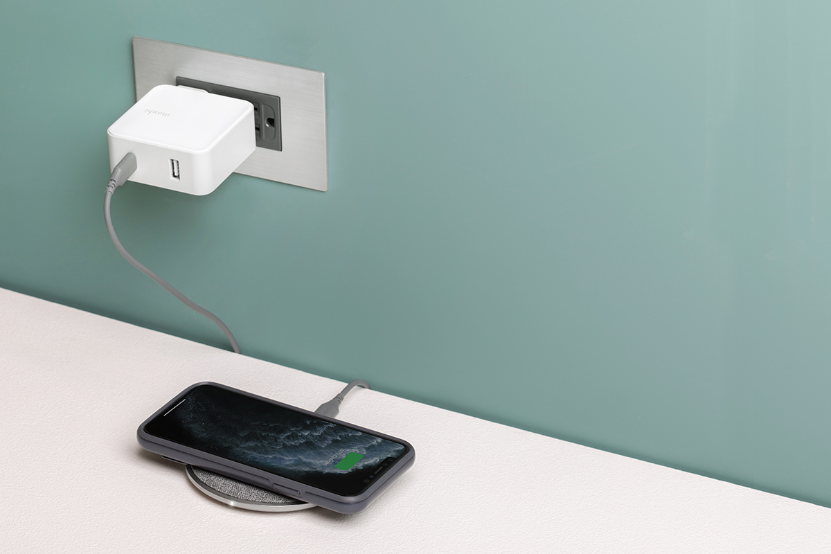 快速充電 德國媒體評測充電速度最快的無線充電盤,速度再提升。Otto Q EPP 可支援無線充電聯盟 EPP(Extended Power Profile)規格最高達 15W 的充電速度,讓充電速度更快、時間更短。Otto Q 內附 USB-C to USB-C 充電線,連接 18W 以上之 USB-C 充電器時,可提供最大電力,享受最快速的充電體驗。