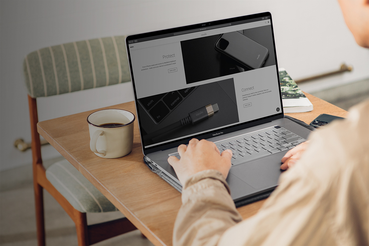 Le traitement de surface iVisor apporte une résistance améliorée aux rayures et aux traces de doigts.