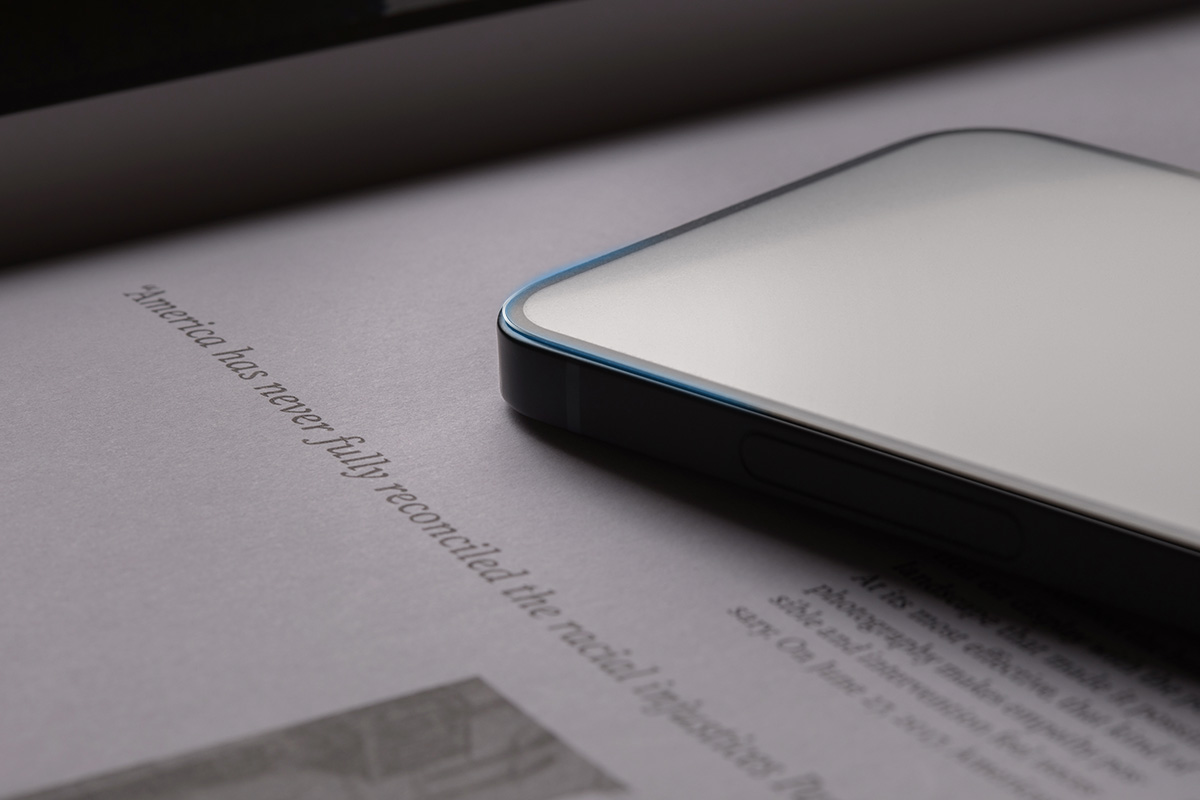 Une fois installé, iVisor AG n'affectera pas la clarté de l'écran ni la sensibilité tactile. Le protecteur recouvre et protège, de bord à bord, chaque centimètre de l'écran tactile de votre iPhone.