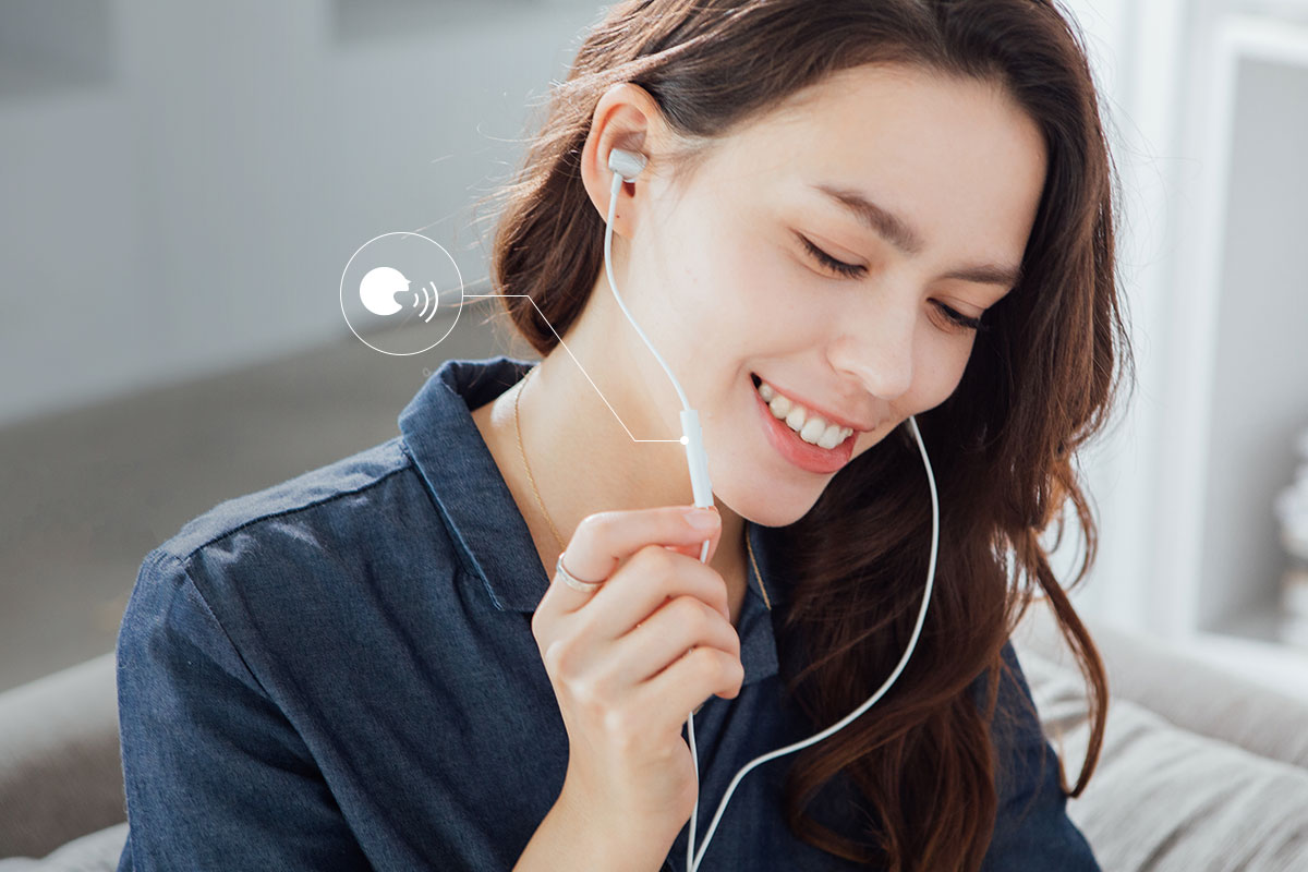 3-Tasten-Bedienung mit integriertem Mikrofon und Siri-Unterstützung.