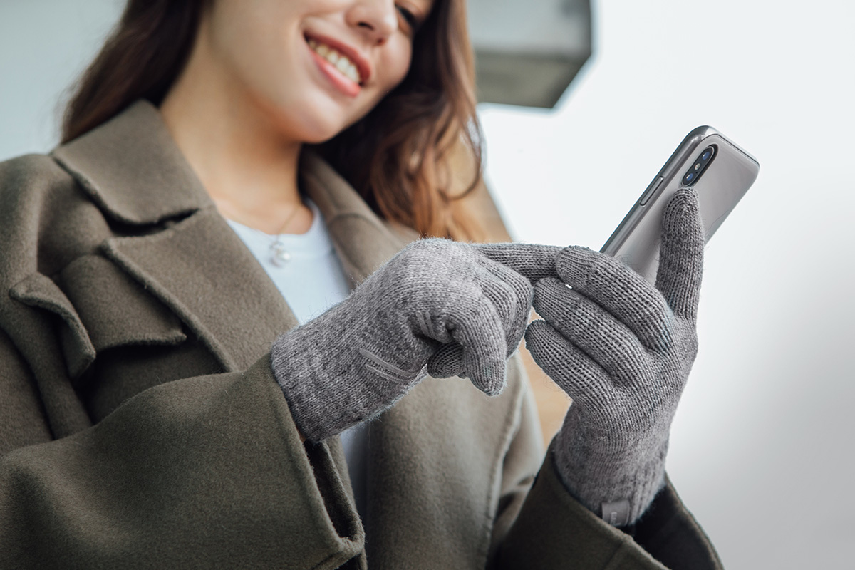 „Ihre Passform ist eng genug, um sich an eine Reihe von Fingergrößen anzupassen und zuverlässig präzise Bildschirmbedienung zu ermöglichen“ - Wirecutter