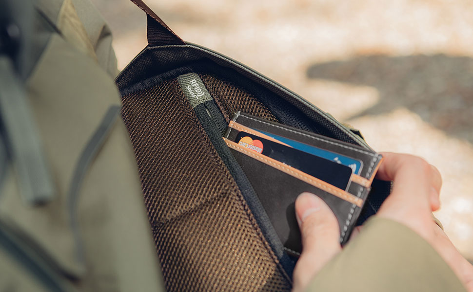 配备 RFID Shield 防盗袋,防止信用卡、银行卡等盗刷,保护个人财产安全。
