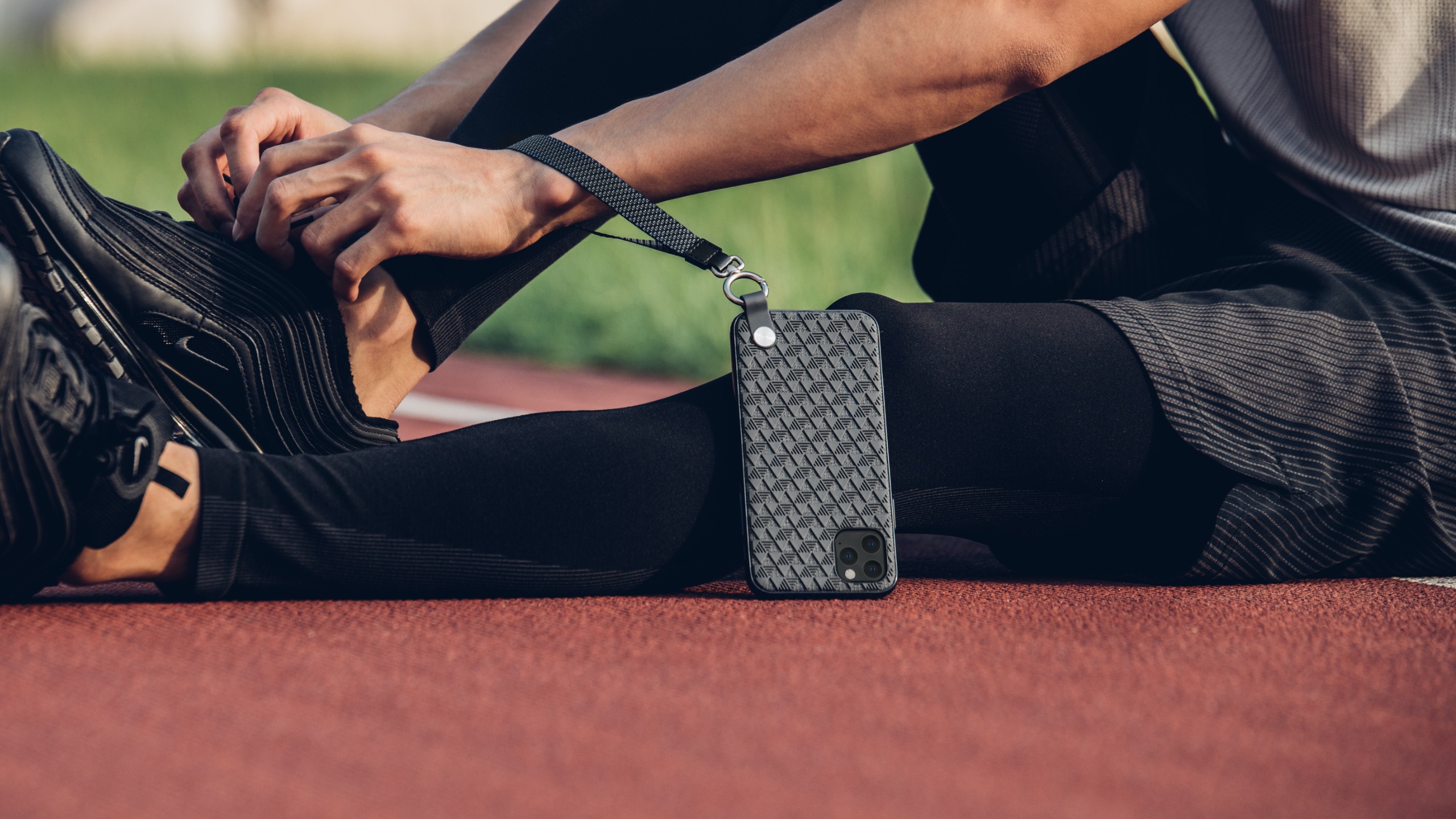 Altra Slim Hardshell Case With Strap-image
