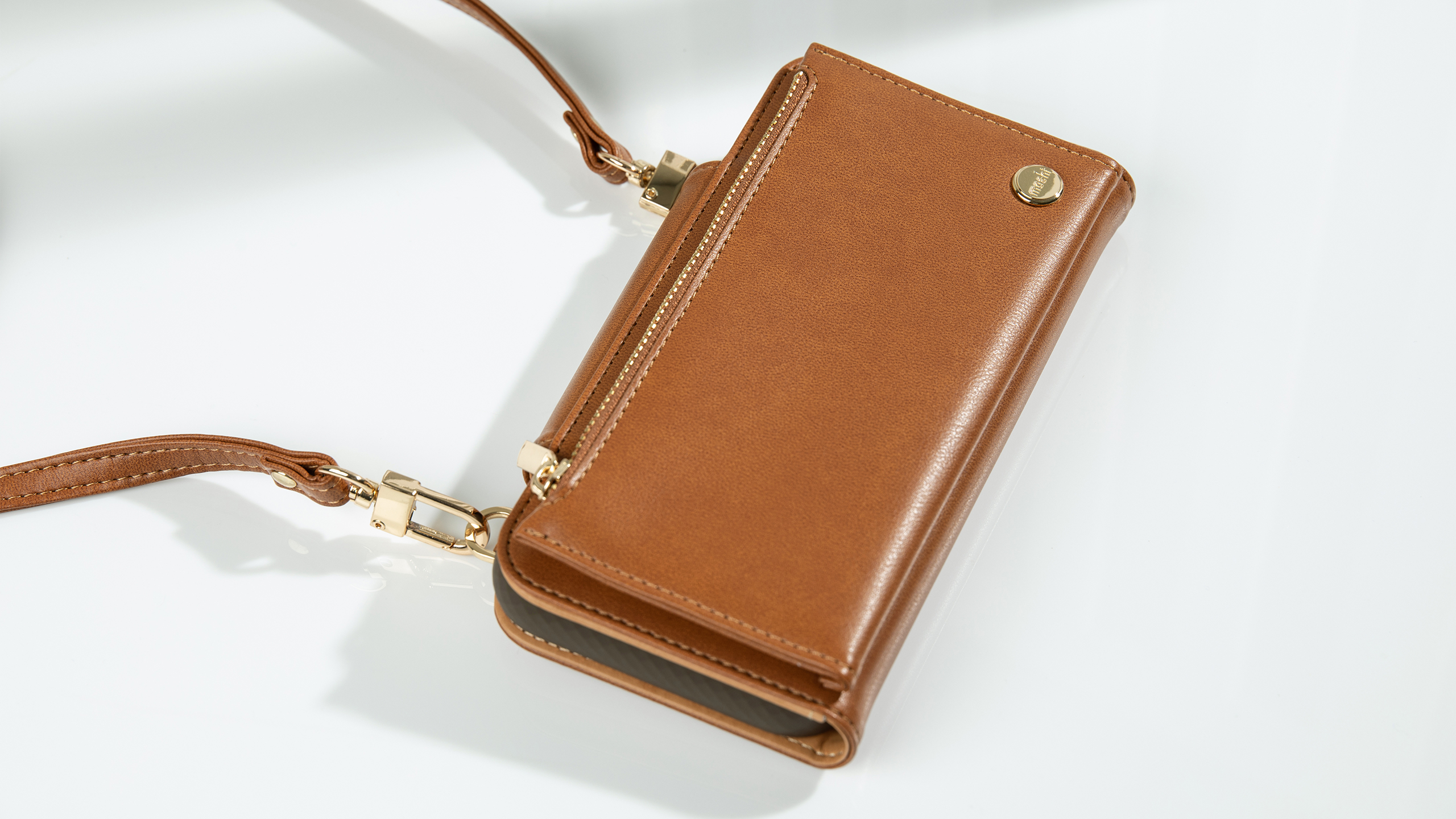 SnapTo™ Crossbody Wallet-image