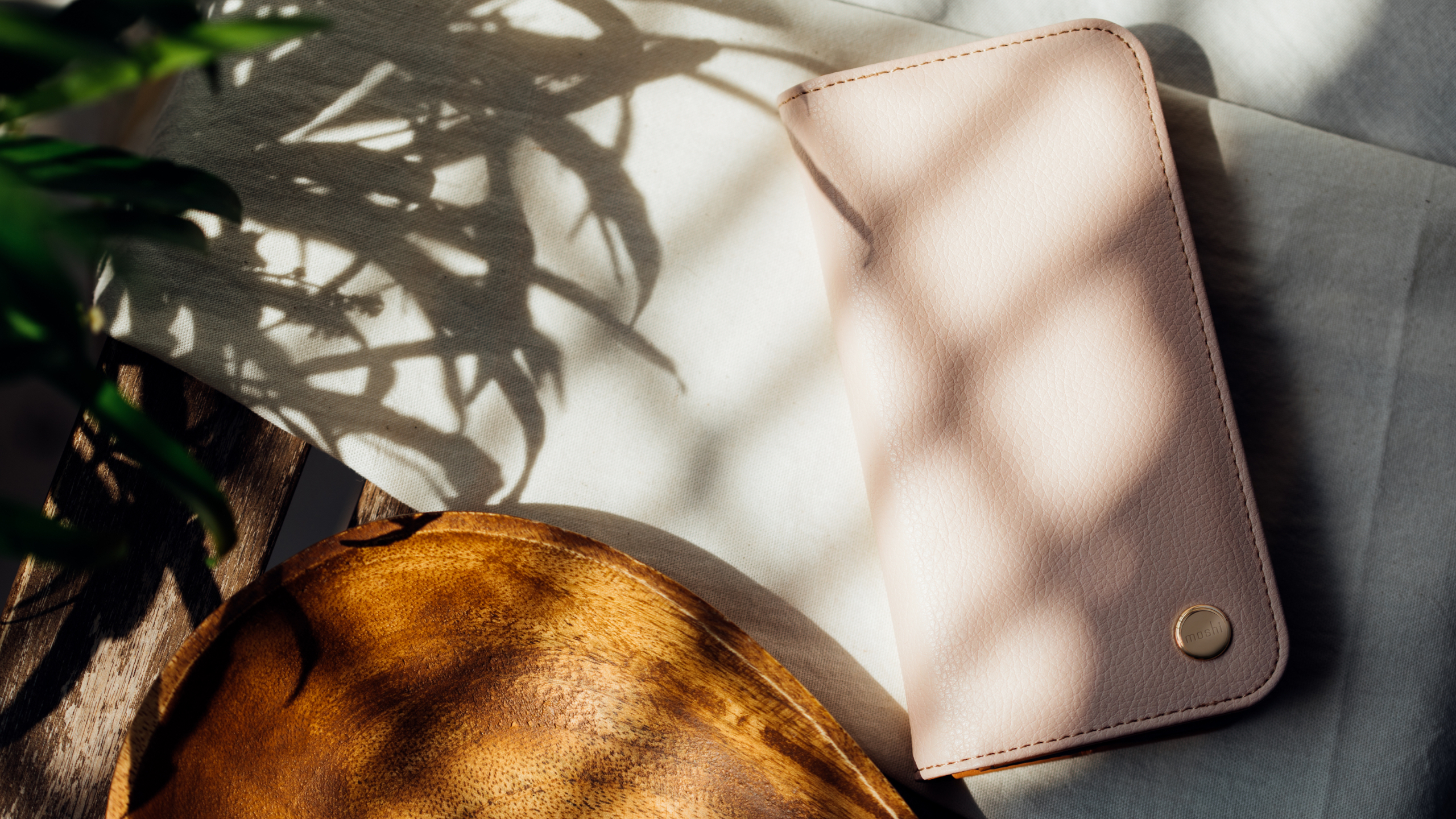 Overture Case with Detachable Magnetic Wallet-image