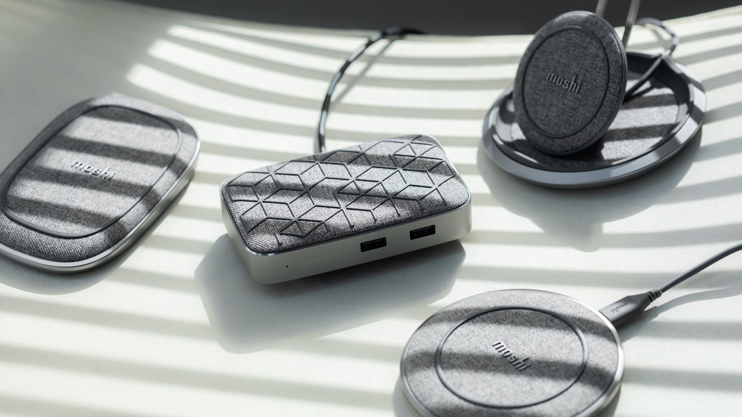 Symbus Q Compact USB-C Dock with Wireless Charging-image